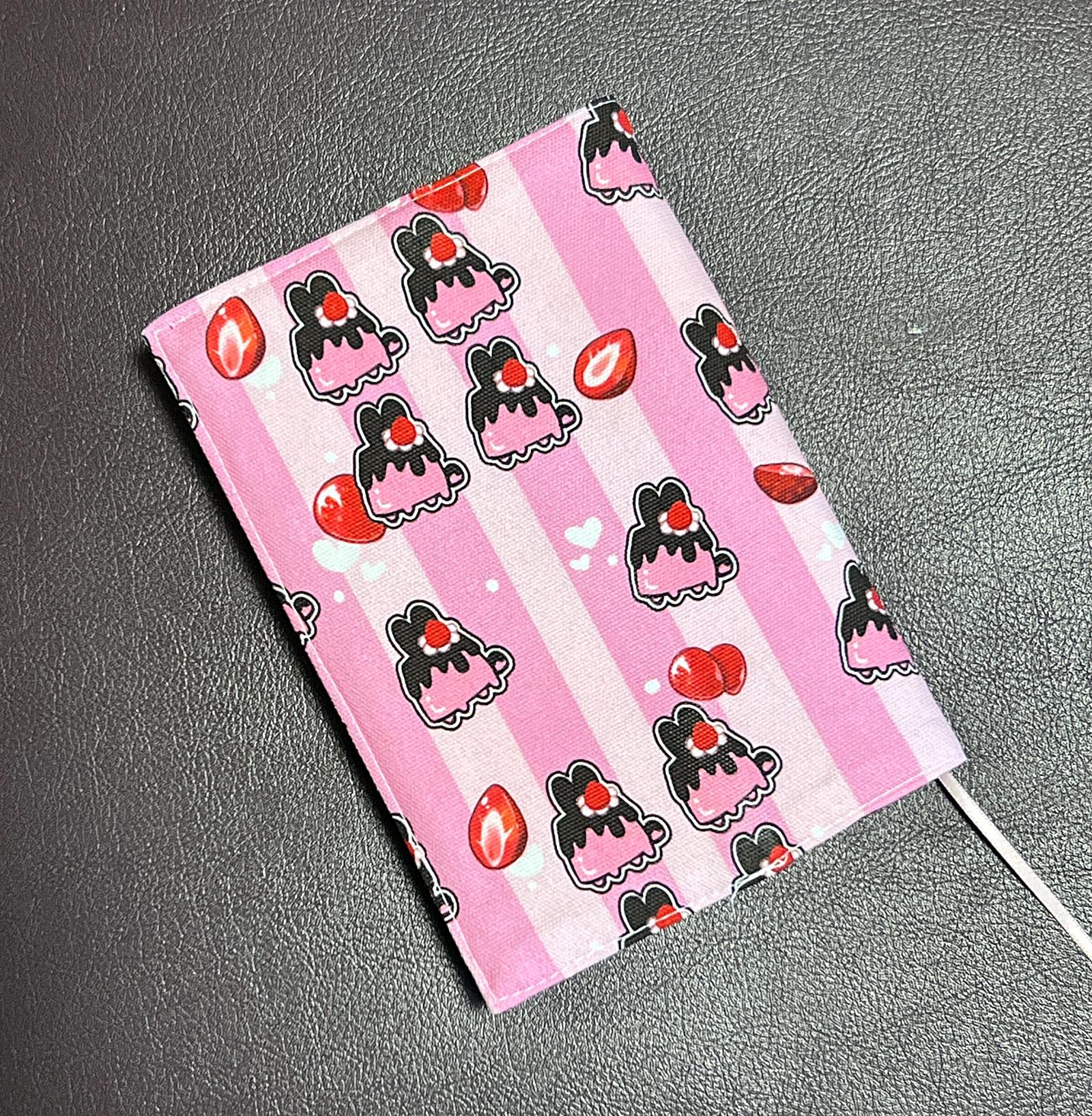 文庫用　ブックカバー　受注制作　うさぷりん　いちご　H137