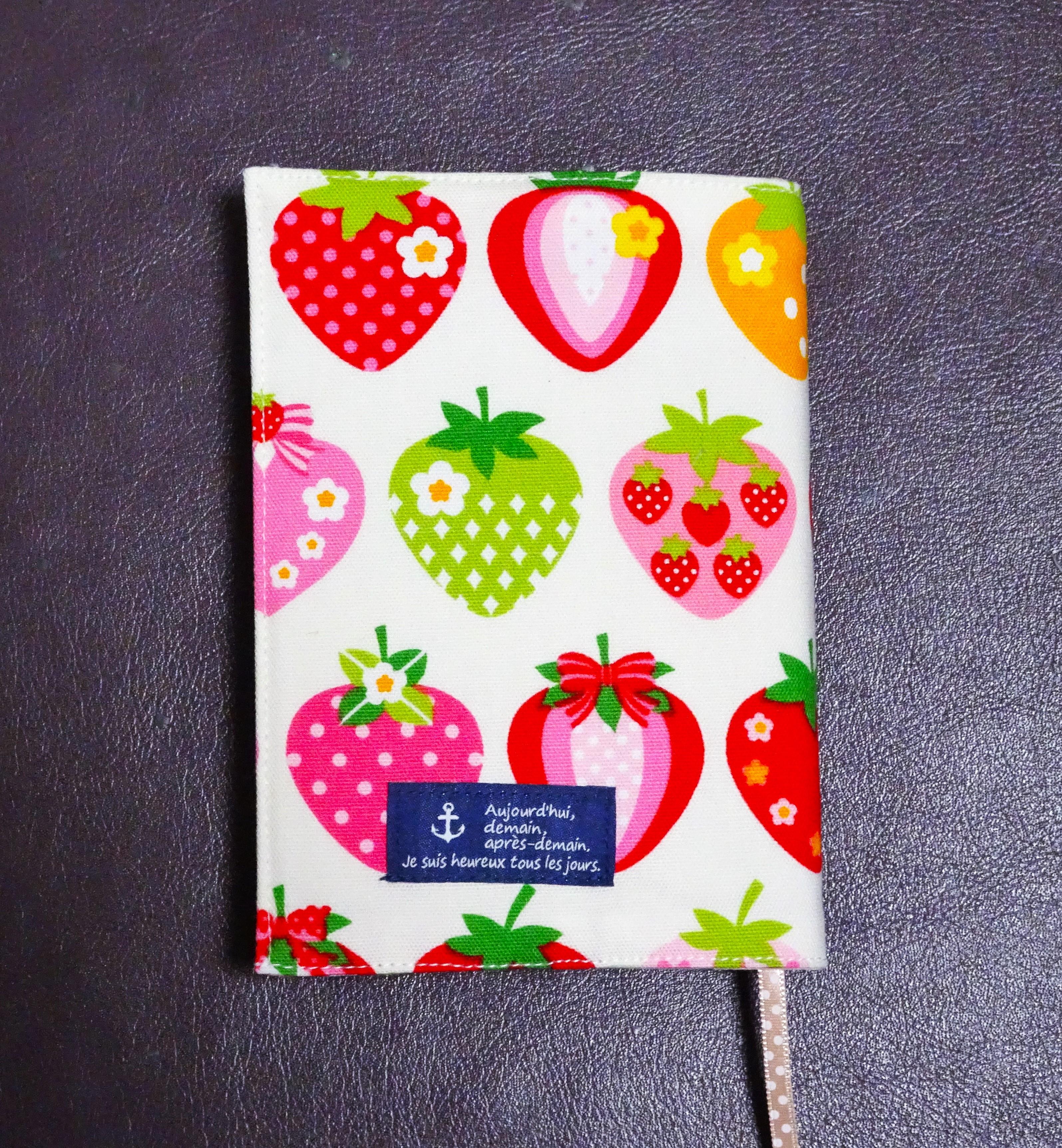 ブックカバー　文庫用　受注生産　いちご　MU024